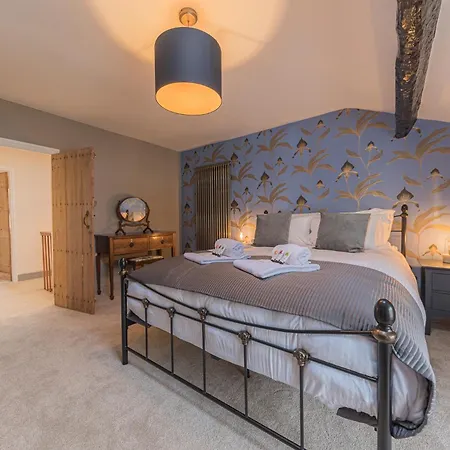 Tastefully Decorated, Family Friendly Property, Kirkby Lonsdale, Parking And Ev Charger Holiday home *